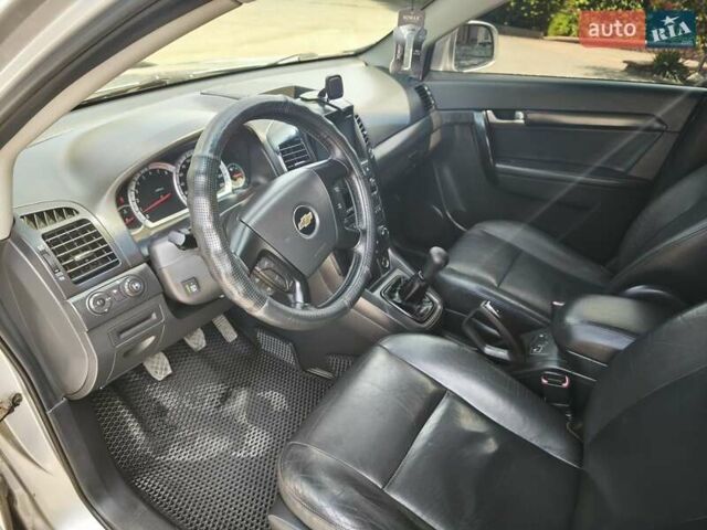 Серый Шевроле Каптива, объемом двигателя 2.4 л и пробегом 324 тыс. км за 6350 $, фото 8 на Automoto.ua