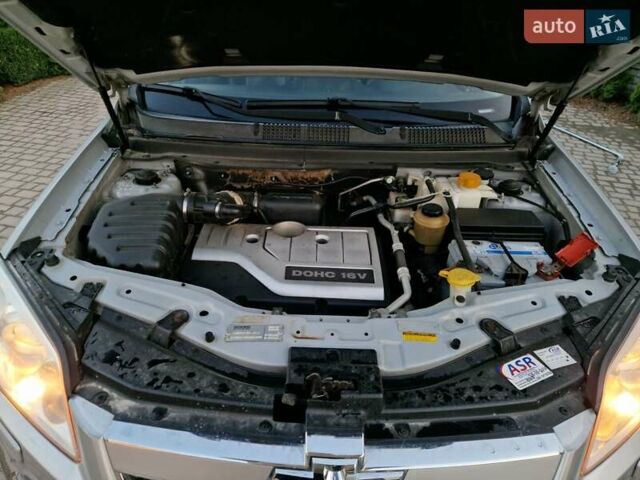 Сірий Шевроле Каптіва, об'ємом двигуна 2.41 л та пробігом 237 тис. км за 7800 $, фото 22 на Automoto.ua