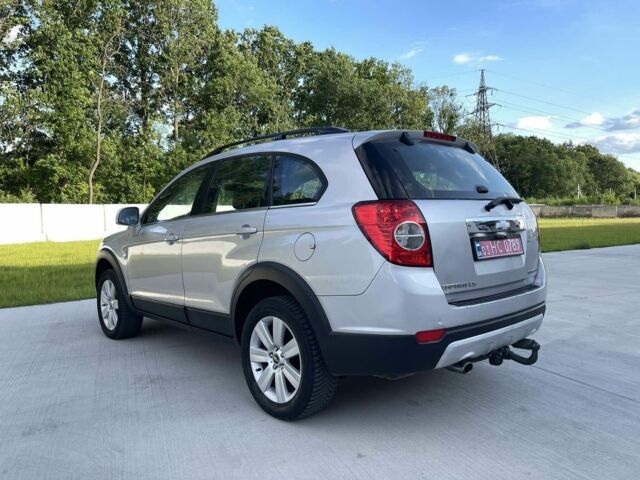 Серый Шевроле Каптива, объемом двигателя 0 л и пробегом 220 тыс. км за 7800 $, фото 3 на Automoto.ua