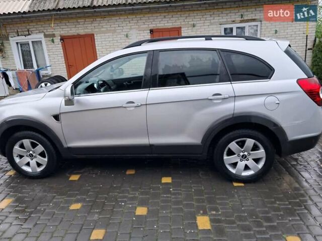 Серый Шевроле Каптива, объемом двигателя 2 л и пробегом 230 тыс. км за 7400 $, фото 4 на Automoto.ua