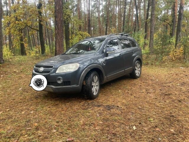 Сірий Шевроле Каптіва, об'ємом двигуна 2.4 л та пробігом 233 тис. км за 8000 $, фото 3 на Automoto.ua