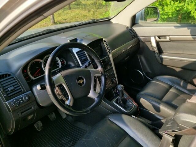 Серый Шевроле Каптива, объемом двигателя 2.4 л и пробегом 237 тыс. км за 7500 $, фото 16 на Automoto.ua