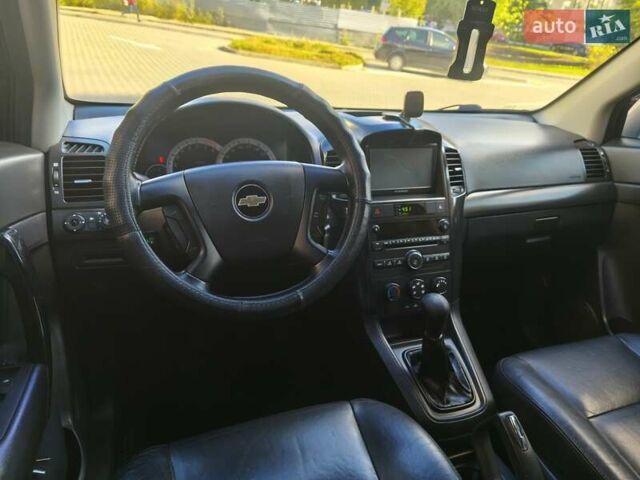 Серый Шевроле Каптива, объемом двигателя 2.41 л и пробегом 322 тыс. км за 6300 $, фото 4 на Automoto.ua