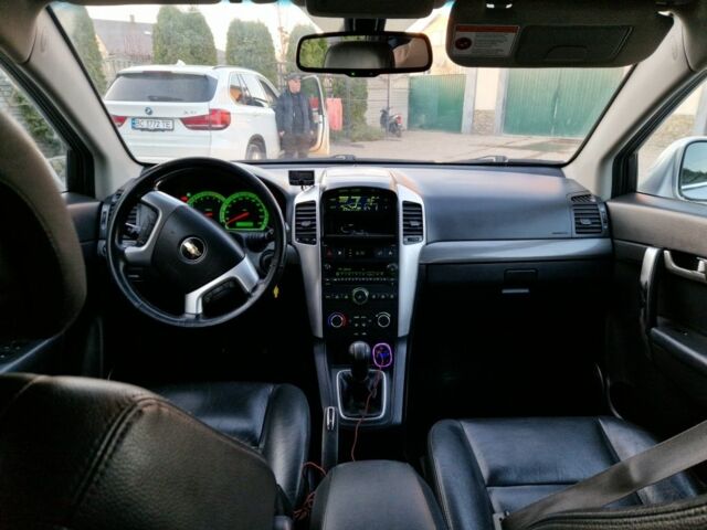 Сірий Шевроле Каптіва, об'ємом двигуна 2.4 л та пробігом 237 тис. км за 7500 $, фото 4 на Automoto.ua