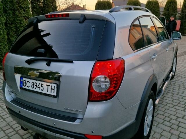 Серый Шевроле Каптива, объемом двигателя 2.4 л и пробегом 237 тыс. км за 7500 $, фото 2 на Automoto.ua