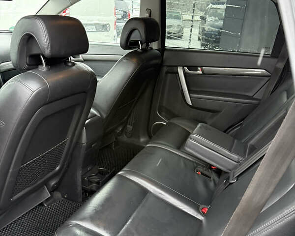 Серый Шевроле Каптива, объемом двигателя 2 л и пробегом 256 тыс. км за 6300 $, фото 9 на Automoto.ua