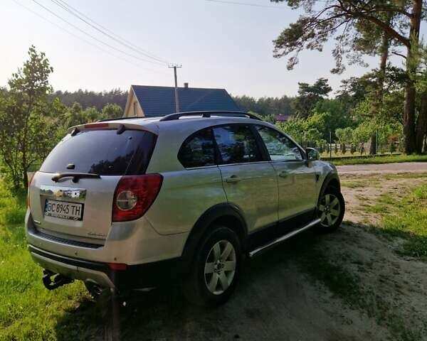 Сірий Шевроле Каптіва, об'ємом двигуна 2.41 л та пробігом 237 тис. км за 7800 $, фото 4 на Automoto.ua