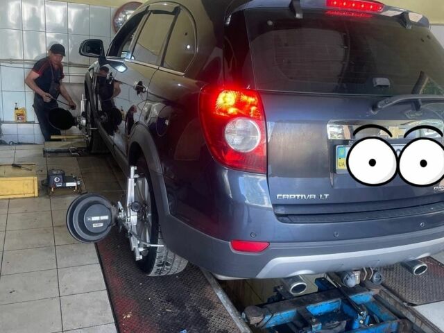 Сірий Шевроле Каптіва, об'ємом двигуна 2.4 л та пробігом 233 тис. км за 8000 $, фото 5 на Automoto.ua