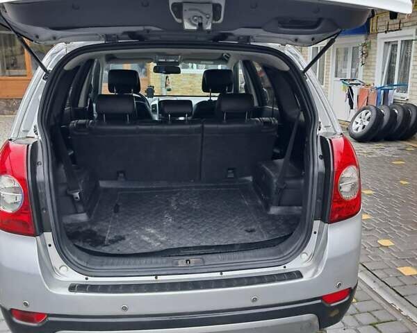 Серый Шевроле Каптива, объемом двигателя 2 л и пробегом 230 тыс. км за 7400 $, фото 10 на Automoto.ua