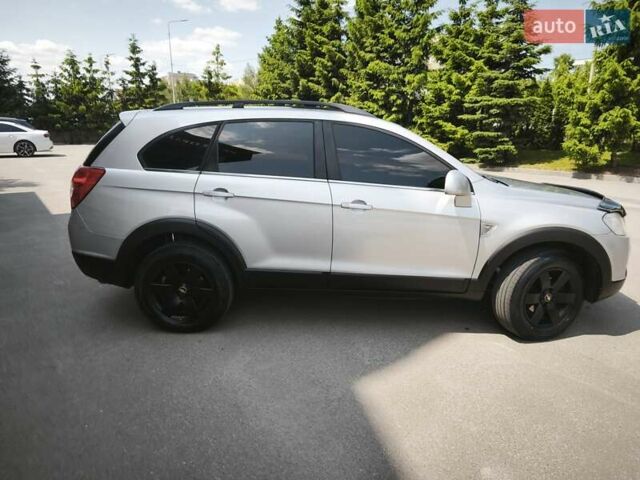 Серый Шевроле Каптива, объемом двигателя 2.4 л и пробегом 324 тыс. км за 6350 $, фото 2 на Automoto.ua