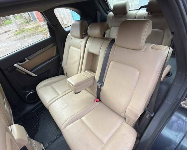 Серый Шевроле Каптива, объемом двигателя 1.99 л и пробегом 300 тыс. км за 6999 $, фото 7 на Automoto.ua