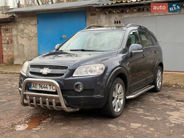 Серый Шевроле Каптива, объемом двигателя 1.99 л и пробегом 300 тыс. км за 6999 $, фото 2 на Automoto.ua