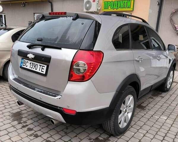 Серый Шевроле Каптива, объемом двигателя 3.2 л и пробегом 245 тыс. км за 6500 $, фото 2 на Automoto.ua
