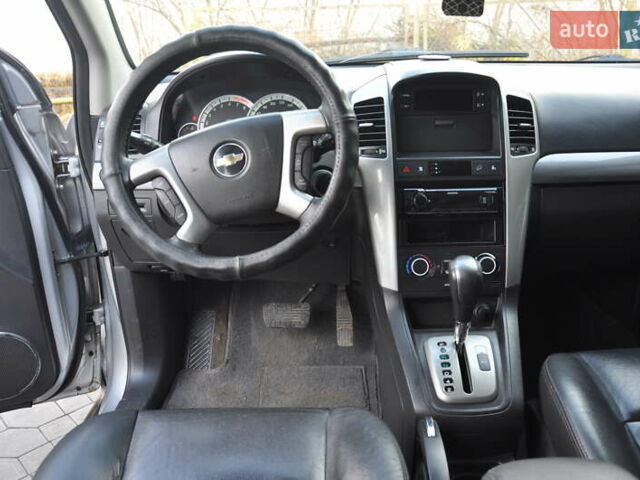 Сірий Шевроле Каптіва, об'ємом двигуна 3.2 л та пробігом 245 тис. км за 5999 $, фото 20 на Automoto.ua