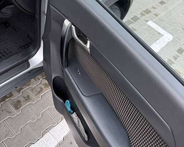 Серый Шевроле Каптива, объемом двигателя 2.4 л и пробегом 281 тыс. км за 7200 $, фото 18 на Automoto.ua