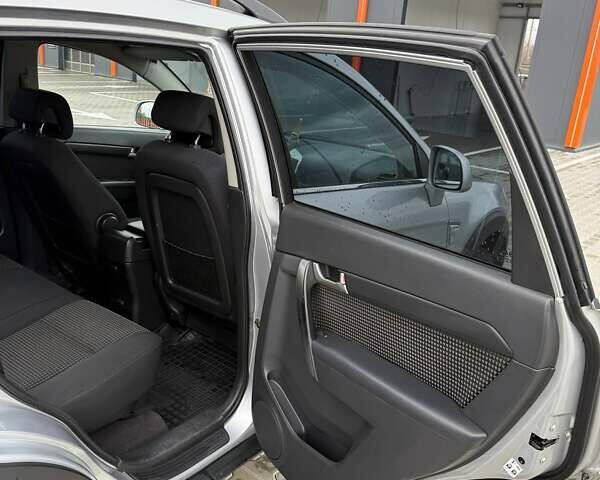 Серый Шевроле Каптива, объемом двигателя 2.4 л и пробегом 281 тыс. км за 7200 $, фото 20 на Automoto.ua