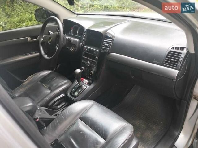 Серый Шевроле Каптива, объемом двигателя 2.4 л и пробегом 238 тыс. км за 6800 $, фото 2 на Automoto.ua