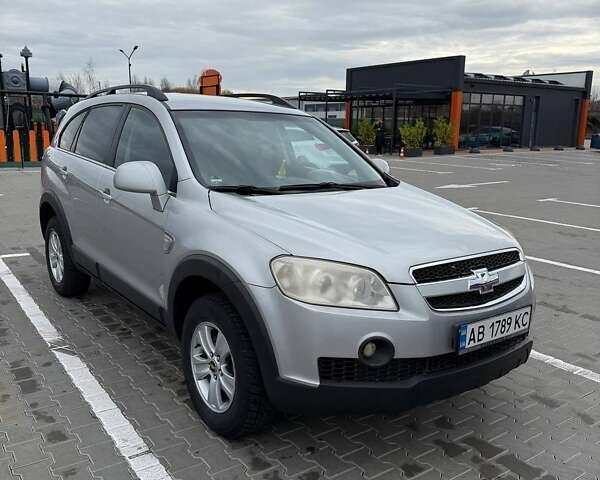 Серый Шевроле Каптива, объемом двигателя 2.4 л и пробегом 281 тыс. км за 7200 $, фото 2 на Automoto.ua