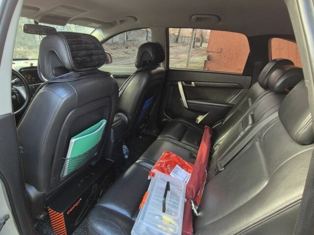 Серый Шевроле Каптива, объемом двигателя 2.4 л и пробегом 175 тыс. км за 7700 $, фото 6 на Automoto.ua