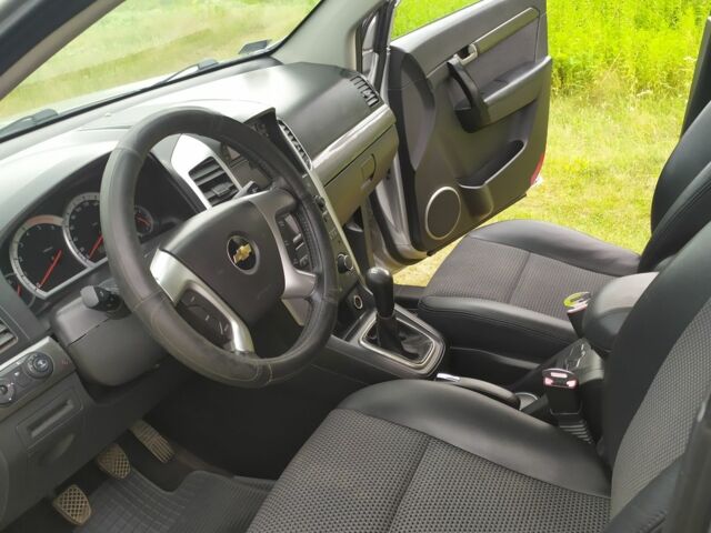 Сірий Шевроле Каптіва, об'ємом двигуна 2 л та пробігом 310 тис. км за 6700 $, фото 7 на Automoto.ua