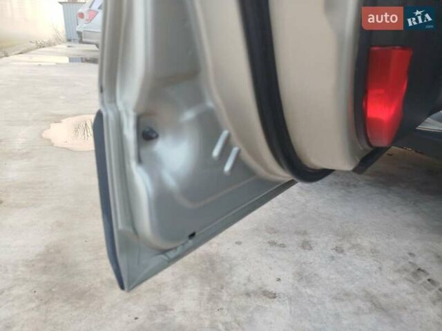 Серый Шевроле Каптива, объемом двигателя 2.41 л и пробегом 204 тыс. км за 6500 $, фото 25 на Automoto.ua
