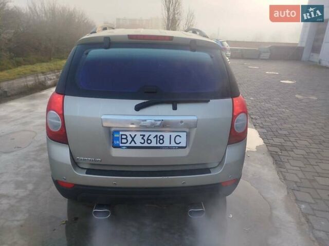 Серый Шевроле Каптива, объемом двигателя 2.41 л и пробегом 204 тыс. км за 6500 $, фото 4 на Automoto.ua