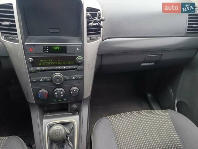 Серый Шевроле Каптива, объемом двигателя 2.4 л и пробегом 240 тыс. км за 6800 $, фото 23 на Automoto.ua