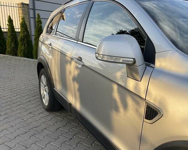 Серый Шевроле Каптива, объемом двигателя 1.99 л и пробегом 350 тыс. км за 8200 $, фото 11 на Automoto.ua