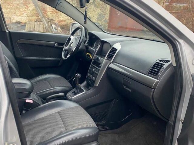 Сірий Шевроле Каптіва, об'ємом двигуна 2 л та пробігом 240 тис. км за 3999 $, фото 6 на Automoto.ua