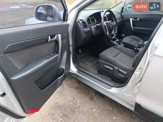 Серый Шевроле Каптива, объемом двигателя 2.4 л и пробегом 240 тыс. км за 6800 $, фото 17 на Automoto.ua