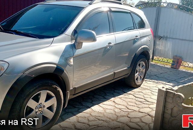 Серый Шевроле Каптива, объемом двигателя 2.4 л и пробегом 193 тыс. км за 8500 $, фото 7 на Automoto.ua