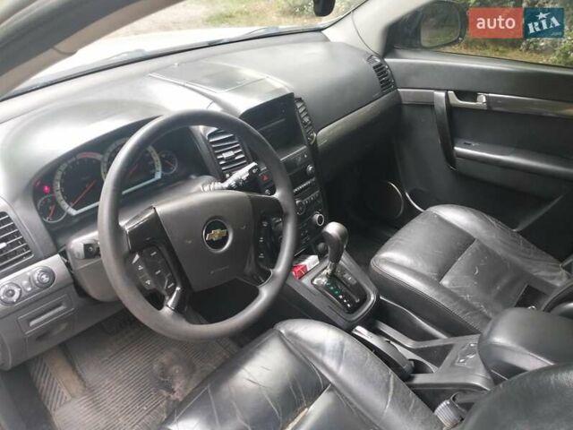 Серый Шевроле Каптива, объемом двигателя 2.4 л и пробегом 238 тыс. км за 6800 $, фото 1 на Automoto.ua
