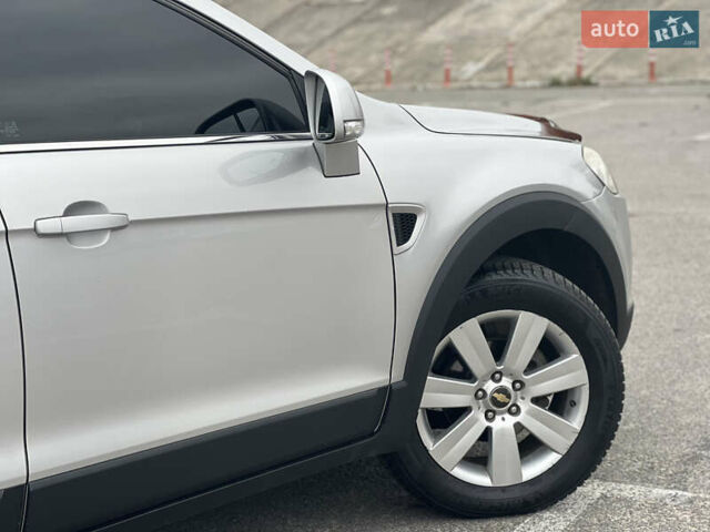 Серый Шевроле Каптива, объемом двигателя 2.4 л и пробегом 188 тыс. км за 8760 $, фото 22 на Automoto.ua