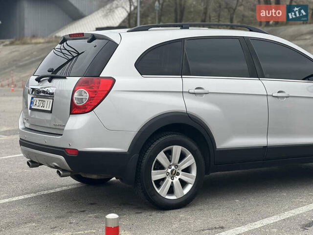 Серый Шевроле Каптива, объемом двигателя 2.4 л и пробегом 188 тыс. км за 8760 $, фото 11 на Automoto.ua