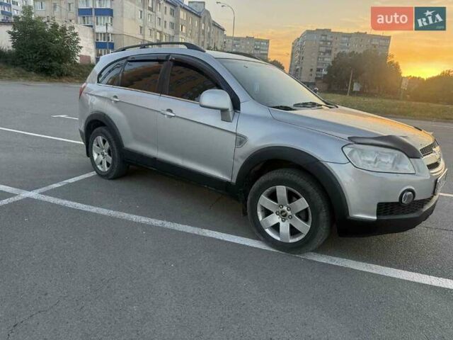 Серый Шевроле Каптива, объемом двигателя 2.41 л и пробегом 330 тыс. км за 6400 $, фото 12 на Automoto.ua