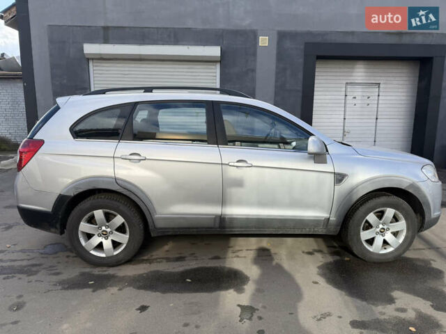Сірий Шевроле Каптіва, об'ємом двигуна 2.41 л та пробігом 221 тис. км за 6500 $, фото 3 на Automoto.ua