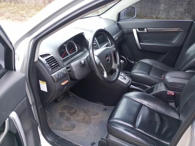 Серый Шевроле Каптива, объемом двигателя 2 л и пробегом 315 тыс. км за 7600 $, фото 4 на Automoto.ua