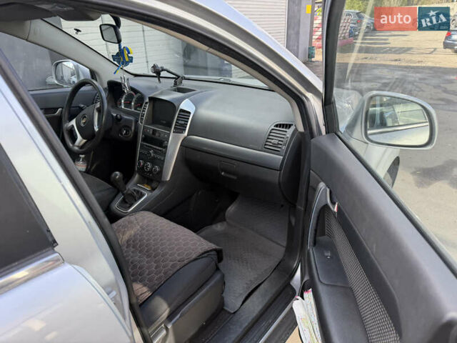 Сірий Шевроле Каптіва, об'ємом двигуна 2.41 л та пробігом 221 тис. км за 6500 $, фото 13 на Automoto.ua