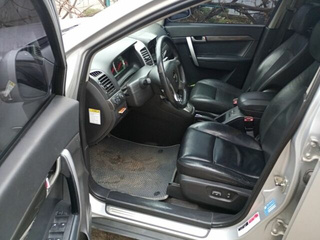 Серый Шевроле Каптива, объемом двигателя 2 л и пробегом 315 тыс. км за 7600 $, фото 9 на Automoto.ua