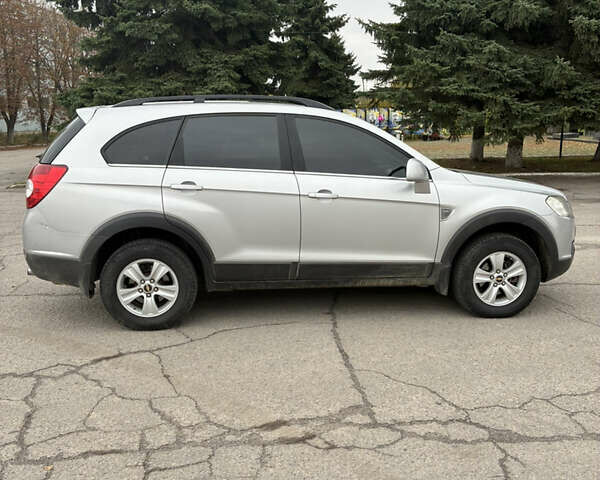 Серый Шевроле Каптива, объемом двигателя 2.41 л и пробегом 235 тыс. км за 7400 $, фото 3 на Automoto.ua