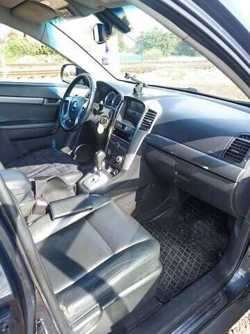 Серый Шевроле Каптива, объемом двигателя 2 л и пробегом 237 тыс. км за 7500 $, фото 4 на Automoto.ua