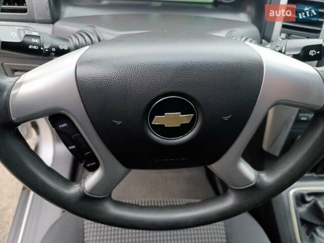 Серый Шевроле Каптива, объемом двигателя 2.4 л и пробегом 240 тыс. км за 6800 $, фото 19 на Automoto.ua