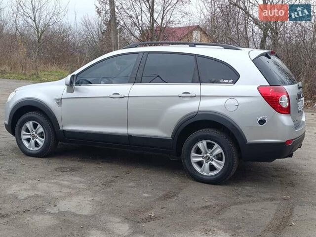 Серый Шевроле Каптива, объемом двигателя 2.4 л и пробегом 240 тыс. км за 6800 $, фото 5 на Automoto.ua