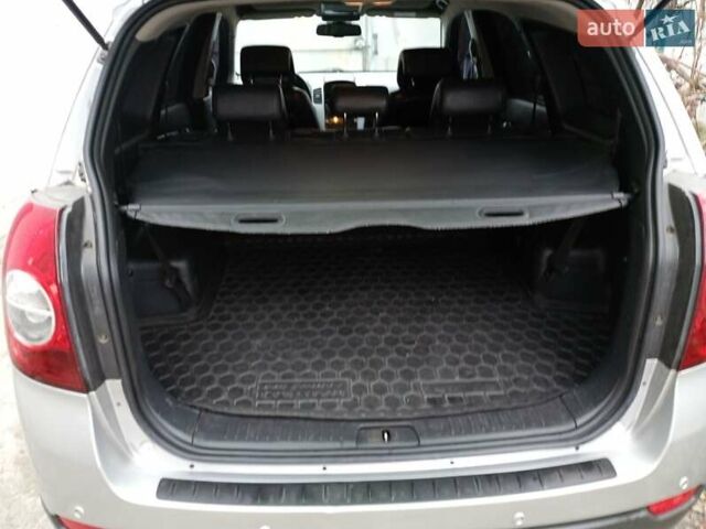 Серый Шевроле Каптива, объемом двигателя 2 л и пробегом 315 тыс. км за 7600 $, фото 5 на Automoto.ua