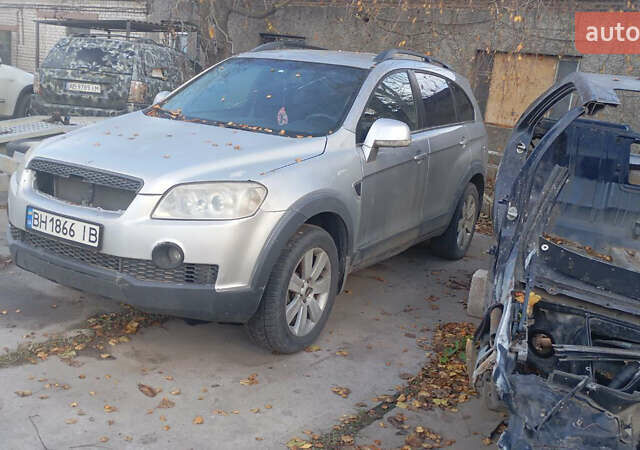 Серый Шевроле Каптива, объемом двигателя 2.4 л и пробегом 260 тыс. км за 3700 $, фото 2 на Automoto.ua