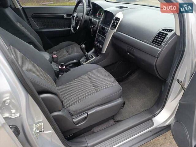 Серый Шевроле Каптива, объемом двигателя 2.4 л и пробегом 240 тыс. км за 6800 $, фото 26 на Automoto.ua