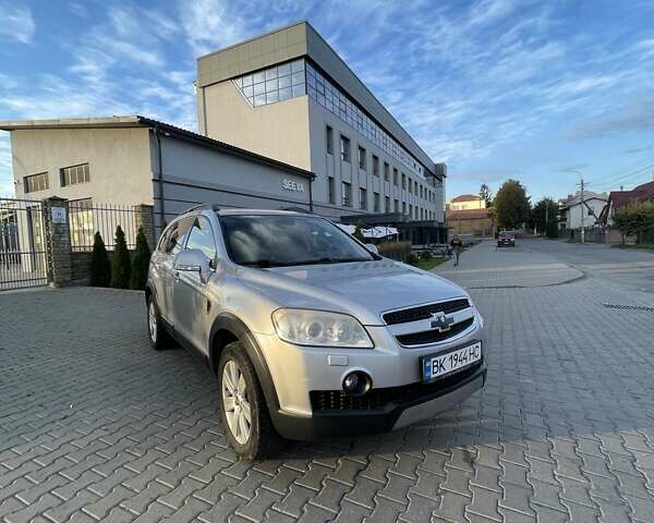 Серый Шевроле Каптива, объемом двигателя 1.99 л и пробегом 350 тыс. км за 8200 $, фото 2 на Automoto.ua