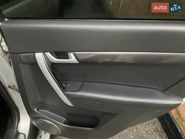 Серый Шевроле Каптива, объемом двигателя 3.2 л и пробегом 206 тыс. км за 6000 $, фото 15 на Automoto.ua