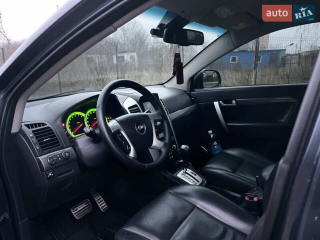 Серый Шевроле Каптива, объемом двигателя 3.2 л и пробегом 270 тыс. км за 8500 $, фото 8 на Automoto.ua