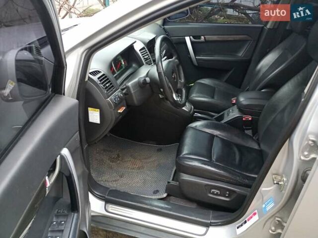 Серый Шевроле Каптива, объемом двигателя 2 л и пробегом 315 тыс. км за 7600 $, фото 7 на Automoto.ua